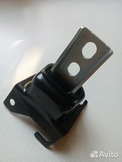 Левая опора двигателя vesta