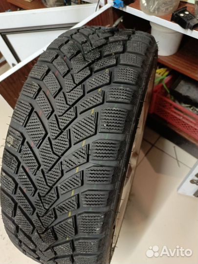 Superia RS200 215/45 R17