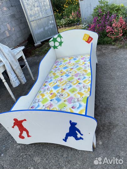 Кровать детская с матрасом