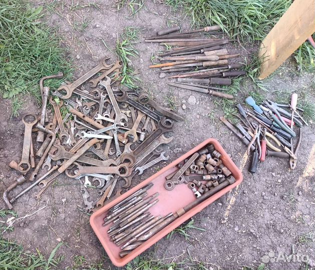 Инструмент: ключи, головки, мечики, плоскогубцы