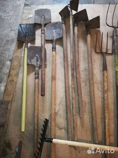 Садовый инвентарь ссср-лопаты, грабли, тяпки, вилы