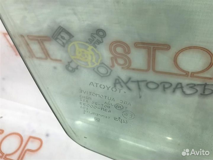 Стекло двери переднее правое Toyota prius ZVW30 2