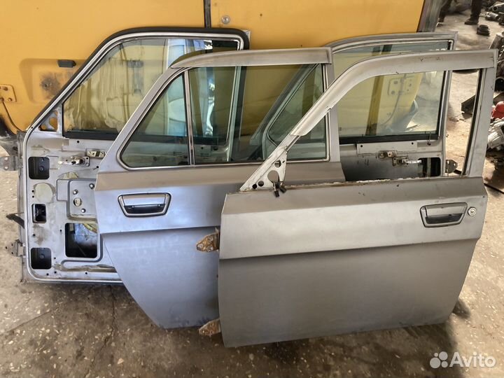 Двери на волгу 31105