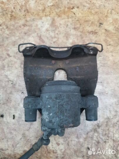 Суппорт тормозной передний правый Ford Focus 2