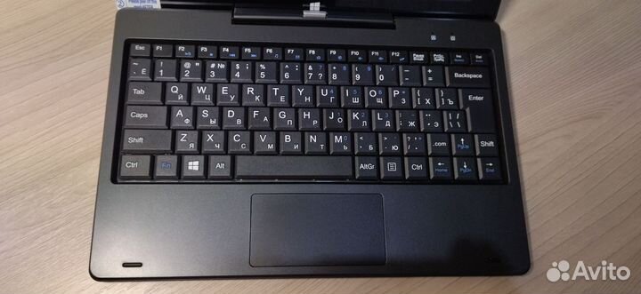 Планшетный компьютер с сенсорным экраном