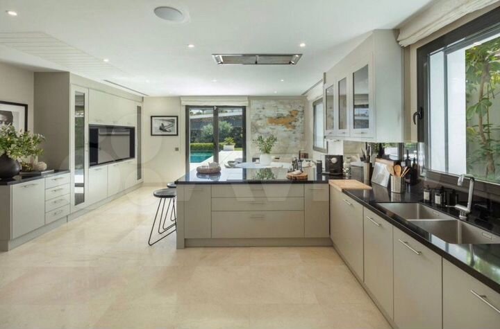 Дом 195 м² на участке 7 сот.