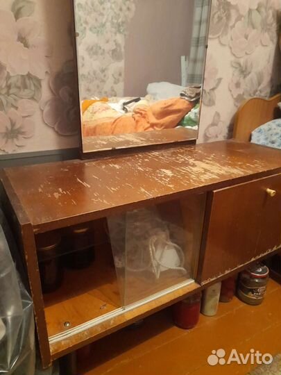 Трюмо с зеркалом