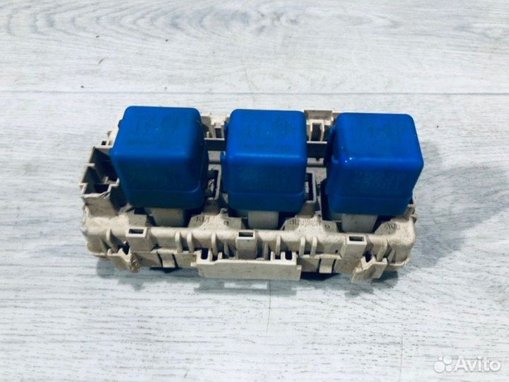 Блок предохранителей салонный Nissan X-Trail T30