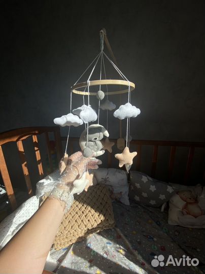 Мобиль на кроватку из фетра