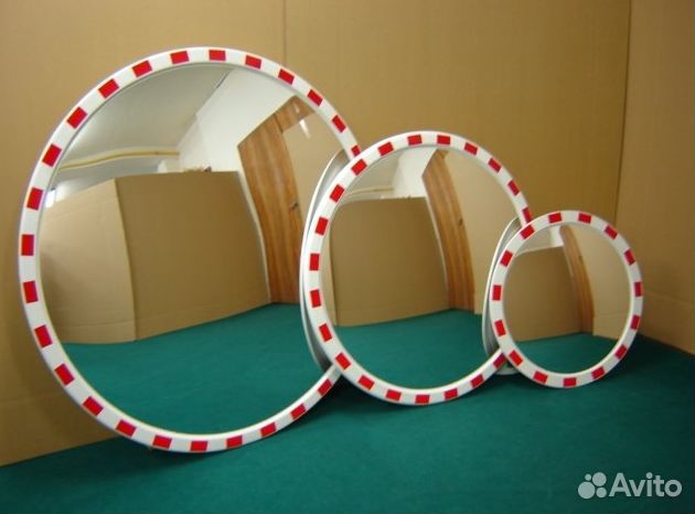 Дорожное зеркало с козырьком