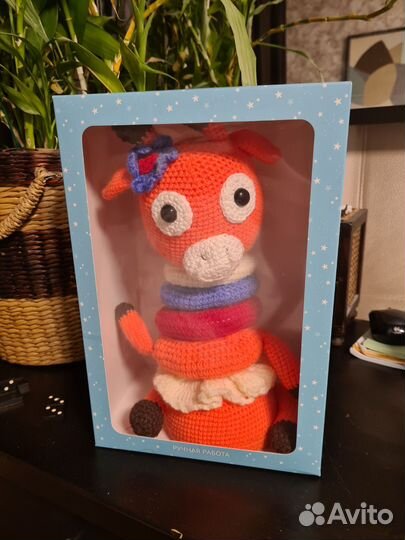 Вязанная игрушка пирамидка жирафик