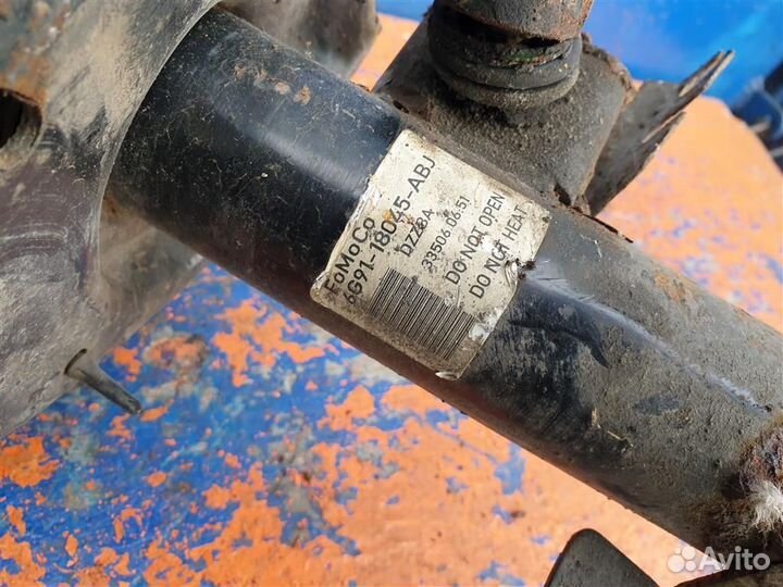 Стойка передняя правая Volvo XC70 2 V70 2007-2016