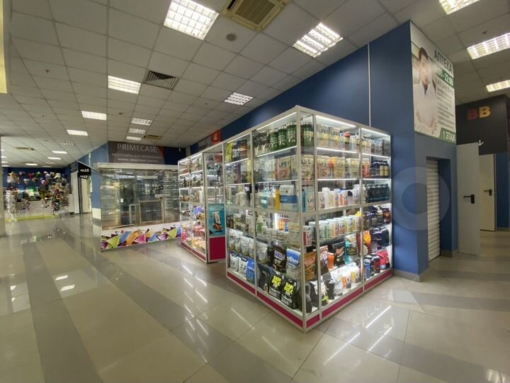 Островная площадь рядом с метро