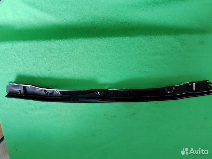 Средняя планка под бампером lexus GX 470