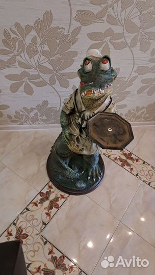 Крокодил фигура