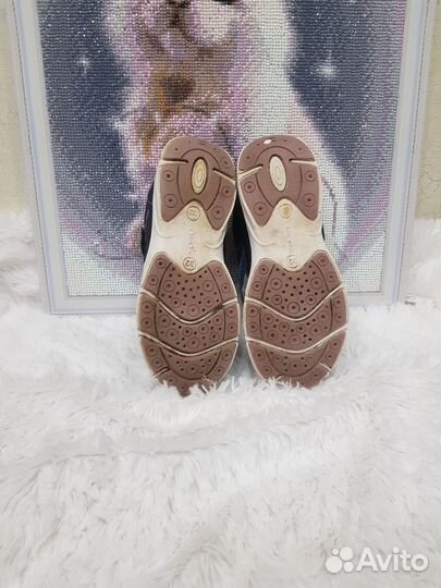Продам кроссовки для девочки р.32