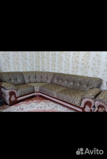 Холл угловой