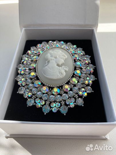 Ретро брошь