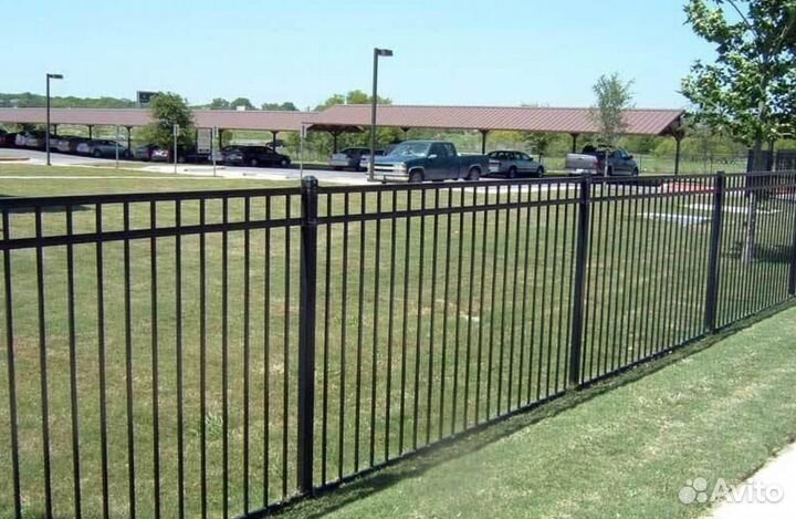 Забор из профильной трубы, заборные секции