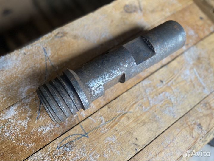 Переходники на пневмоударник П-130