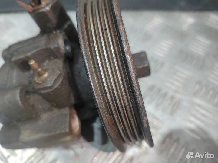 Насос гидроусилителя руля Kia Spectra седан S6D