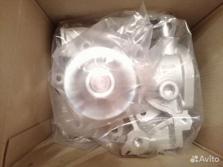 Водяной насос (помпа) Subaru impreza 2.0