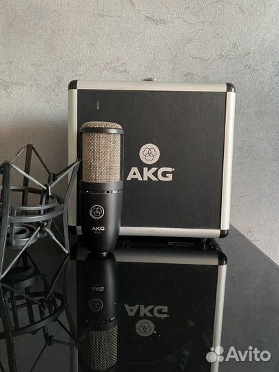 Студийный микрофон akg p220