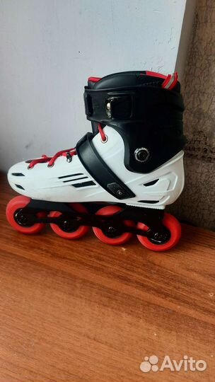 Роликовые коньки