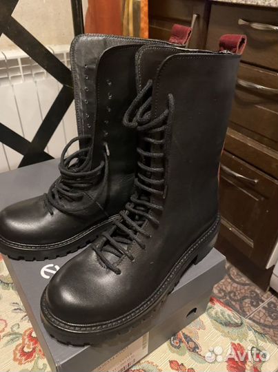 Берцы женские, чёрные с бордовой полосой 35