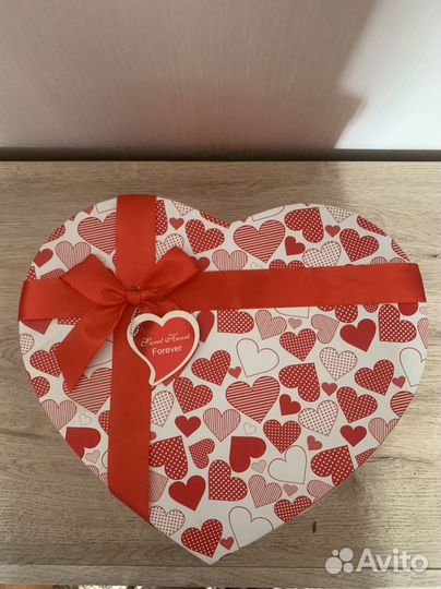 Коробка подарочная новая