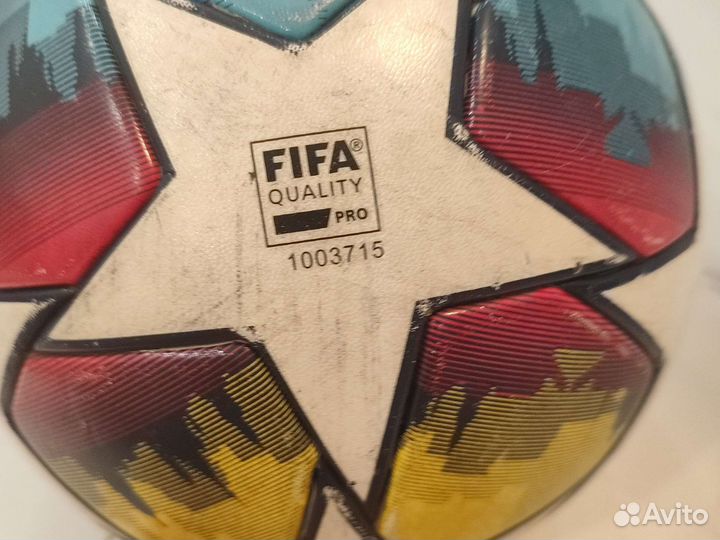 Футбольный мяч adidas