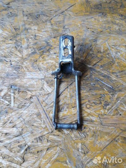 Ограничитель двери Ford Transit Connect TC7 1.8L