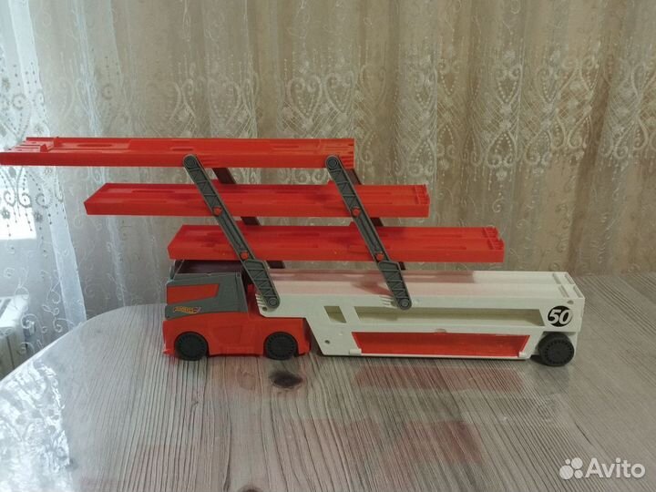 Игрушка машина hot wheels мега-грузовик