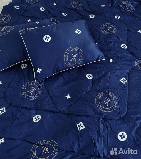 Комплект постельного белья с одеялом и подушками