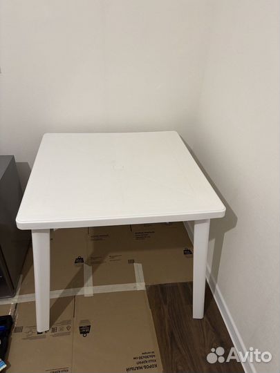 Стол пластиковый