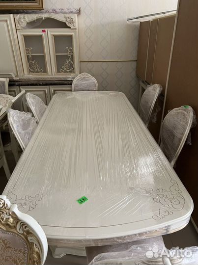Столы и стулья