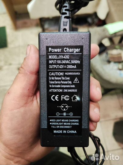 Зарядное устройство для электросамоката новое