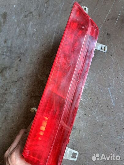 Фонарь крышки багажника правый BMW E65