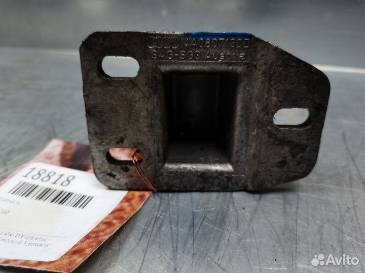 Кронштейн переднего бампера правый Audi A6 C4