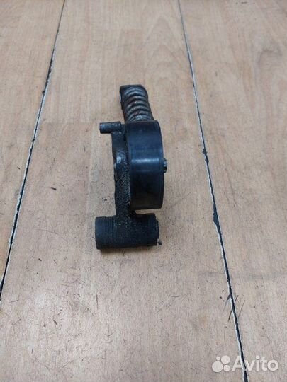 Натяжной ролик приводного ремня Opel Corsa D