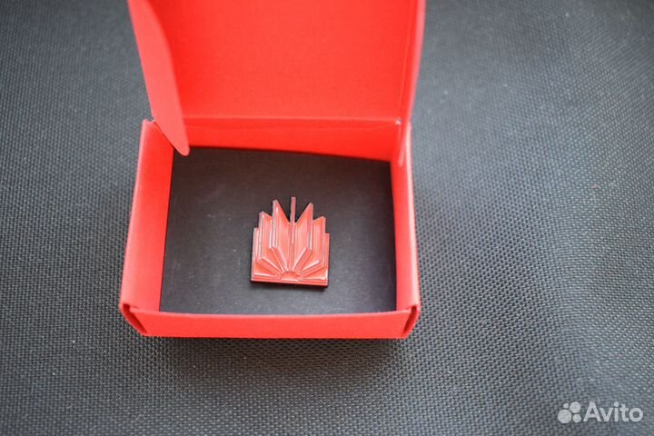 Значок Красная книга 15 лет издательству миф