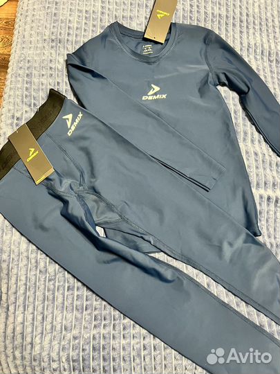 Тайтсы и лонгслив Demix