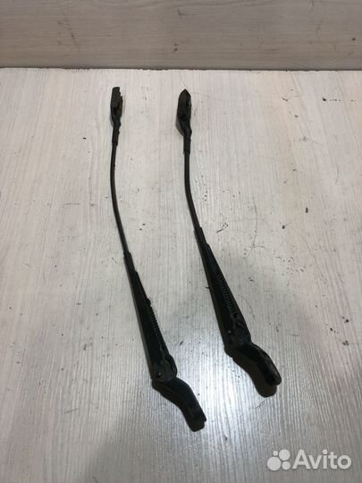 Поводок стеклоочистителя Skoda Fabia 2