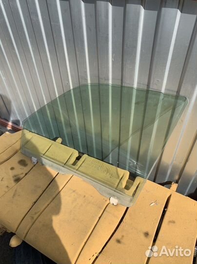 Левое стекло Honda CR-V RD1 95-01 гв