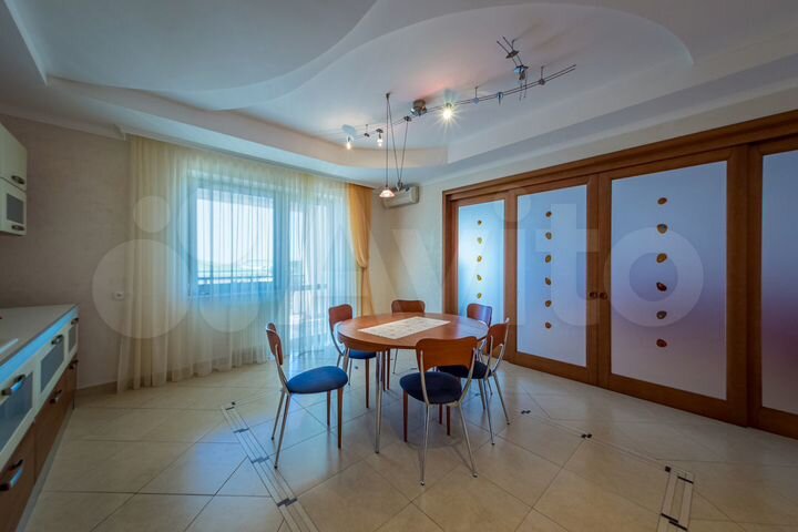 2-к. квартира, 127 м², 2/4 эт.