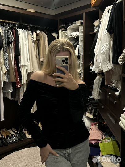 Черная кофта с приспущенными плечами zara