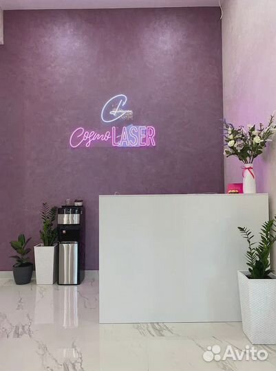 Стойка администратора для салона красоты