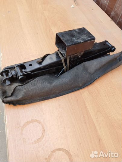 Домкрат механический винтовой