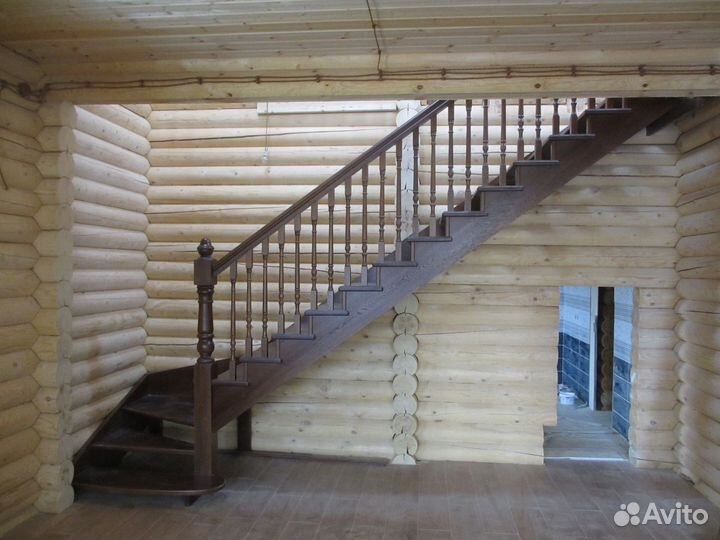Лестница из дерева в дом