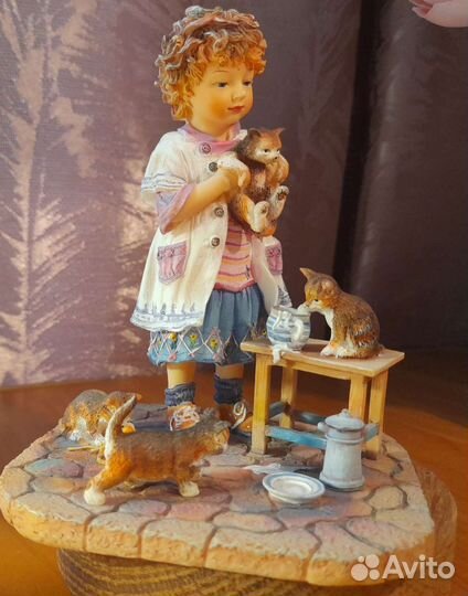 Мальчик с корабликом, Девочка с котятами- см. фото